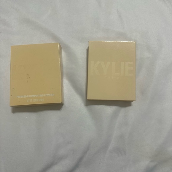 Kylie Cosmetics Pressed Illuminating Powder - Picture 2 of 5